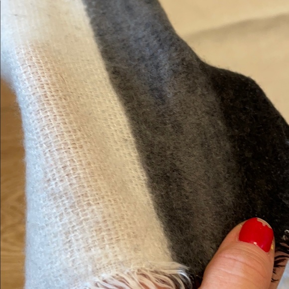 Large Zara scarf - Picture 3 of 4